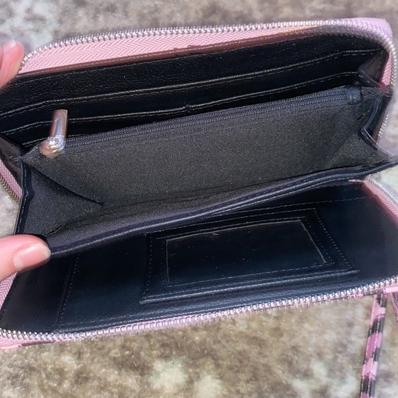 betsy johnson hand wallet - Picture 4 of 5